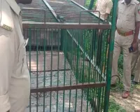 तेंदुए के लिए लगाए पिंजरे में दो घंटे तक फंसा रहा युवक, वन विभाग ने किया रेस्क्यू 