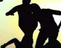 Lucknow News: मेले में कीर्तन बंद कराने को लेकर दबंगों ने मचाया हंगामा... स्टेज पर चढ़कर तोड़ी कुर्सियां, आयोजकों को पीटा