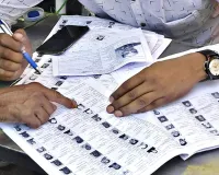 SIR-2026: जालौन के डीएम ने कालपी में किया विशेष पुनरीक्षण अभियान का निरीक्षण, दिए निर्देश 