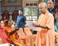 जनता दर्शन:  लोगों से मुलाकात कर सीएम योगी ने सुनीं समस्याएं, बोले- धन की कमी से नहीं रुकेगा बीमारियों का उपचार 