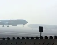 लखनऊ एयरपोर्ट पर घने कोहरे के चलते हवाई यातायात प्रभावित, कई उड़ाने घंटों लेट