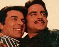  धर्मेंद्र को यादकर भावुक हुए शत्रुघ्न सिन्हा,   परिवार से मिलकर बोले- उनके बच्चो से मिलना इमोशनल कर देने वाला पल 