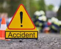  ट्रैक्टर की टक्कर से दर्दनाक हादसा:   बारातियों से भरी कार टकराई, बुजुर्ग की मौत ...कई घायल 