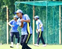   सैयद मुश्ताक अली ट्रॉफी : इकाना स्टेडियम में टीमों ने किया कड़ा अभ्यास, हैट्रिक जीत के इरादे से उतरेगी मुंबई 