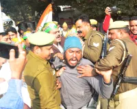 Bareilly :भाजपा के खिलाफ कांग्रेसियों का प्रदर्शन, धक्का-मुक्की में सड़क पर गिरे, कई नेता चुटैल