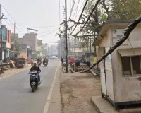 मुरादाबाद : जान का खतरा... जमीन से कुछ ही ऊंचे लटक रहे तार