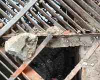 अग्निकांड :  दीवार तोड़कर निकाले गए तीन परिवार, गल गए जेवर, नकदी हुई राख