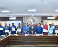 Barabanki SIR News :  उत्कृष्ट कार्य के लिए 14 बीएलओ सम्मानित, बोले गोप-किसी का वोट नहीं कटेगा, जल्द भरें फॉर्म 