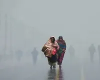 Weather Update: कश्मीर में बर्फबारी और बारिश से लुढ़क पारा, उत्तर भारत में कोहरे का प्रकोप