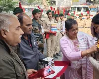 सशस्त्र सेना झण्डा दिवस : रायबरेली में स्वैच्छिक दान देकर धन संग्रह अभियान का डीएम ने किया शुभारम्भ