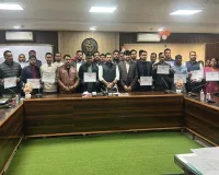 बाराबंकी: उत्कृष्ट कार्य के लिए 44 बीएलओ सम्मानित, बोले डीएम- समय पर दें गणना पत्रक 