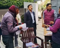 बूथों पर विशेष शिविर में जमा कराए SIR, हेल्प डेस्क पर BLO और सुपरवाइजर कर रहे मतदाताओं की शंका का समाधान