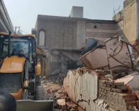 Bareilly: गुड मैरिज और एवान-ए-फरहत बरात घर पर दूसरे दिन भी बुलडोजर गरजना शुरू