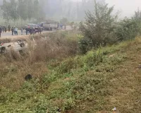 बाराबंकी : कोहरे में ओवरटेक बना जानलेवा, पूर्वांचल एक्सप्रेसवे पर आर्टिगा-स्कॉर्पियो की टक्कर में दो की मौत