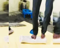 Moradabad: पैरों से रौंदकर बनाई जा रही गजक, वीडियो वायरल हुआ तो FSDA ने शुरू की पड़ताल