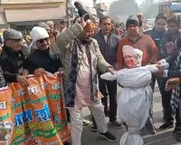 UP: हिंदू  युवक की हत्या के विरोध में प्रदर्शन, बांग्लादेश के प्रधानमंत्री का पुतला फूंका