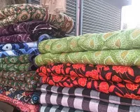 Moradabad: इस सर्दी बढ़ रहा जयपुरिया, लुधियाना और कश्मीरी कंबलों का क्रेज