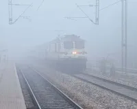 Bareilly: कोहरे में कई ट्रेनें निरस्त, विशेष ट्रेनों से भी नहीं मिल रही राहत