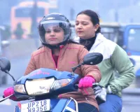 Moradabad: कोहरे के कारण थमी वाहनों की रफ्तार, एक घंटे में तय हुआ 25 मिनट का सफर