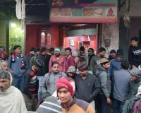 UP : सराफ से लूट करके भाग रहे बदमाशों को भीड़ ने दबोचा, वारदात से व्यापारियों में आक्रोश