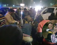 UP : कार की टक्कर से टाटा मैजिक पलटा, एक सवारी की मौत