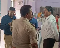 Ayodhya News: रुदौली सीएचसी के पास ही मिलीं अवैध पैथोलॉजी, चार और सील... साकेतपुरी में लैब संचालक बोर्ड उखाड़कर भागा