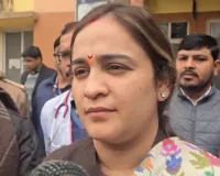 महिलाओं की गरिमा से खिलवाड़ पर बवाल, नीतीश कुमार की हरकत और संजय निषाद के बयान पर भड़कीं अपर्णा यादव, बोलीं- तुरंत मांगें माफी