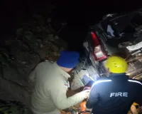 नैनीताल में निगलात के पास खाई में गिरी कार, यूपी के तीन पर्यटकों की मौत, दो घायल