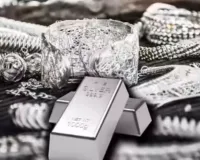 चांदी की रिकॉर्ड उछाल:लगातार 5वें दिन दामों में तेजी, 2.32 लाख के ऐतिहासिक स्तर पर पहुंची