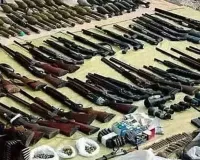 18 दिसंबर :पुरुलिया में खेतों में मिला हथियारों का जखीरा 