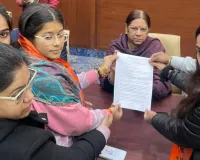 धर्मांतरण के खिलाफ विद्यार्थी परिषद ने किया केजीएमयू में प्रदर्शन,  शोषण पर आक्रोशित छात्राओं ने कुलपति को सौंपा ज्ञापन