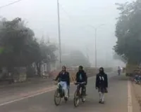 अमेठी में ठंड और कोहरे का डबल अटैक, DM के आदेश पर बदला स्कूलों का समय 