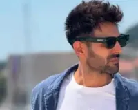 भगवान के दरबार में हाजिरी लगाने पहुंचे कार्तिक आर्यन, अपनी फिल्म के ट्रेलर लॉन्च से पहले मांगी दुआ, लिया आशीर्वाद  