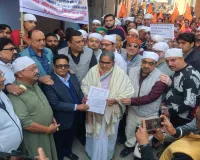 UP: दिल्ली के श्री पीर रतन नाथ मंदिर में तोड़फोड़ के विरोध में सड़क पर उतरा पंजाबी समाज