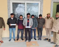 Bareilly: फ्लैट में चल रही थी कॉल गर्ल संग मस्ती, पुलिस ने कर दिया भंडाफोड़, लड़की समेत छह पकड़े