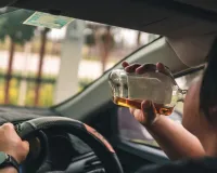 Bareilly: बिना नंबर की गाड़ी पर लिखा था न्यायालय...अंदर लड़की संग छलक रहे थे जाम, कार की सीज