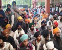 लखीमपुर खीरी: सिख समाज ने एसडीएम का घेराव कर भरी हुंकार, अनिश्चितकालीन धरना शुरू