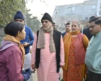 लखनऊ : निरीक्षण के दौरान गंदगी मिलने पर भड़के मंत्री सुरेश खन्ना, अधिकारियों और सफाईकर्मियों का एक दिन का वेतन काटा 