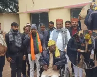  लंभुआ विधायक ने दिये अपात्र को व्हील चेयर:  वीडियो हुआ वायरल, सही सलामत चलता फिरता आया नजर 