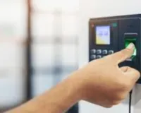 यूपी के परिषदीय विद्यालयों में ऑनलाइन हाजिरी अनिवार्य, 5000 से अधिक शिक्षकों को फिर झटका