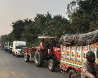  बाराबंकी :  रामनगर में रेलवे पुल पर सुरक्षा कार्यों के चलते लगा भारी जाम, लोग परेशान