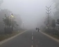 कोहरे में लिपटा प्रयागराज,  सड़कों पर सन्नाटा.. तापमान में भी गिरावट दर्ज