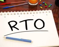 मोबाइल चेक किया तो रो पड़ी RTO महिला कर्मचारी,  दलालों से मिलीभगत की आशंका में की गई जांच