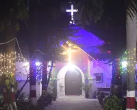 Christmas Eve को लेकर उत्साह का माहौल:रोशन हुए चर्च, गूंजीं कैरोल की मधुर धुनें