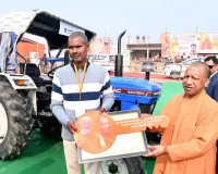 यूपी में अब 'खेत पर होगी खेती की बात' किसानों के बीच पहुंचे मुख्यमंत्री योगी आदित्यनाथ 