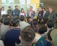 बाराबंकी :  यूनिवर्सिटी में हंगामा और धक्कामुक्की, विवाद जस का तस, बहाना अटेंडेन्स का, असल मुद्दा एडवांस फीस