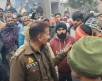 बदायूं : प्रभात फेरी निकालने को लेकर विवाद, दो पक्ष आमने-सामने