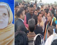 बदायूं : सांड के हमले में बुजुर्ग महिला की मौत, शव पर बैठा रहा सांड