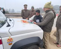 Bareilly: बदमाश वसीम छह माह के लिए किया गया जिला बदर...पुलिस ने सीमा पार छोड़ा