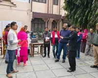 Bareilly: बूथों पर नो मैपिंग के नोटिसों पर सुनवाई शुरू, डीएम ने किया निरीक्षण